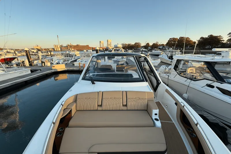 Slide: The Image of Sea Ray 370 SUNDANCER OUTBOARD 2023 - 16