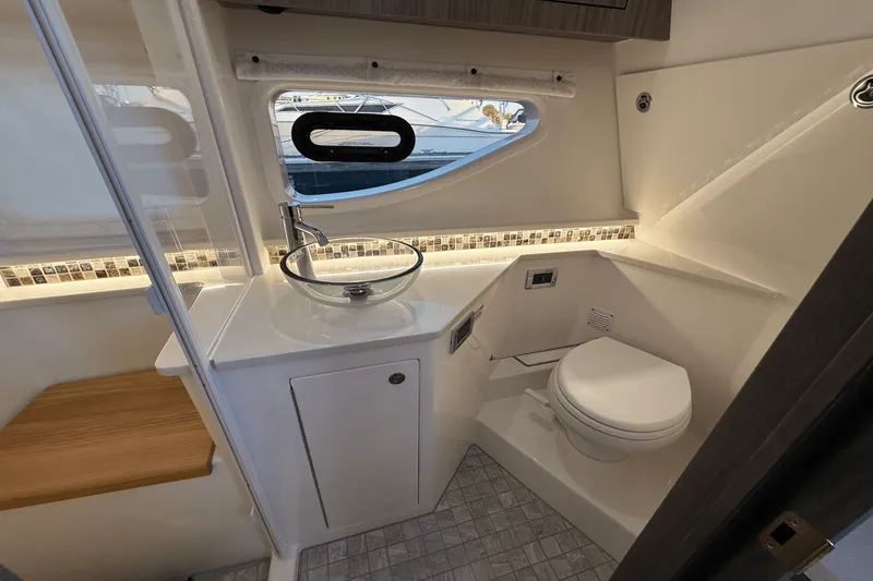 Slide: The Image of Sea Ray 370 SUNDANCER OUTBOARD 2023 - 22
