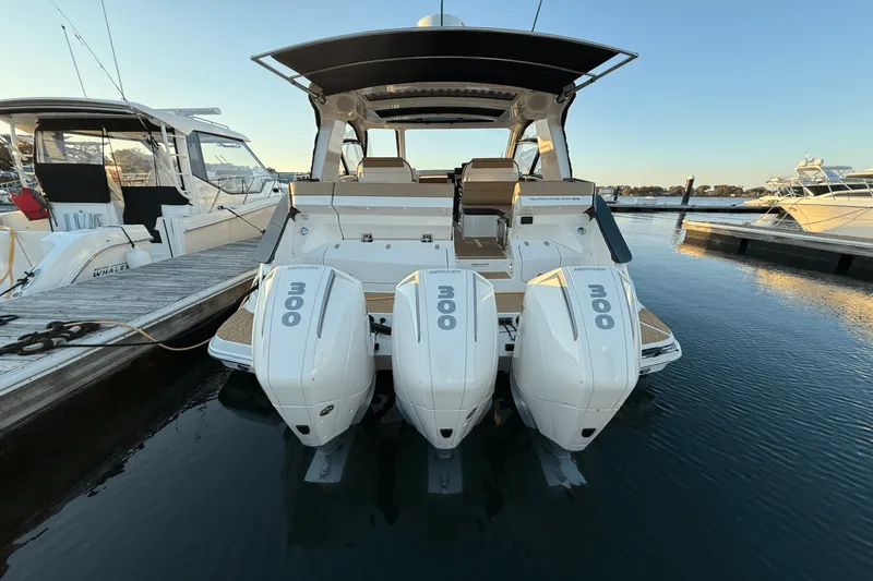 Slide: The Image of Sea Ray 370 SUNDANCER OUTBOARD 2023 - 3