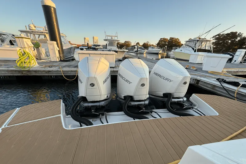 Slide: The Image of Sea Ray 370 SUNDANCER OUTBOARD 2023 - 4