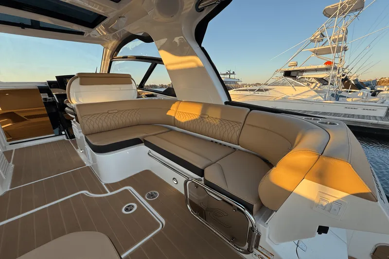 Slide: The Image of Sea Ray 370 SUNDANCER OUTBOARD 2023 - 7