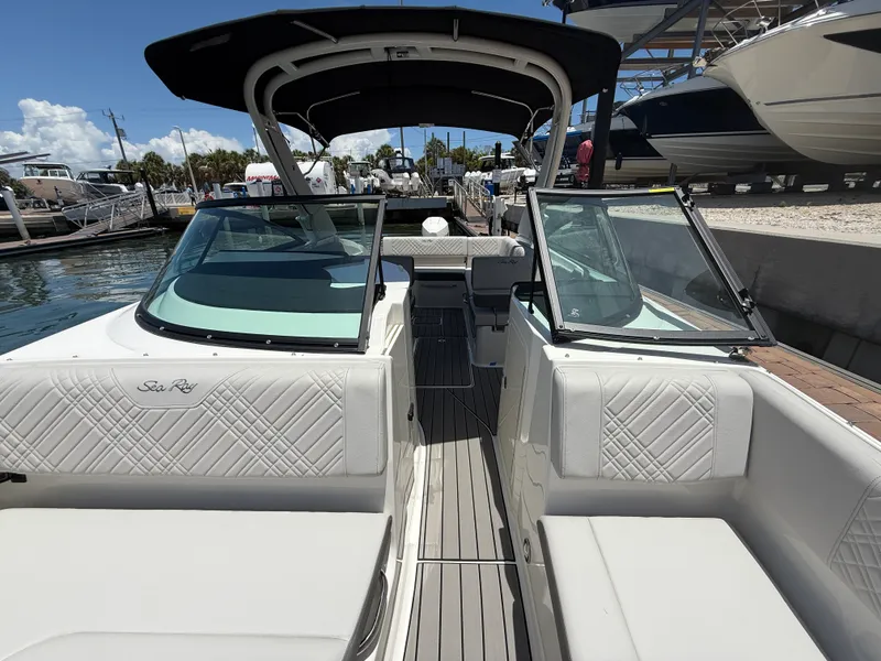 Slide: The Image of Sea Ray SDX 270 Outboard 2026 - 9