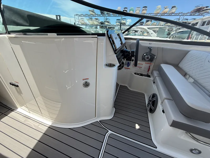 Slide: The Image of Sea Ray SDX 270 Outboard 2026 - 17