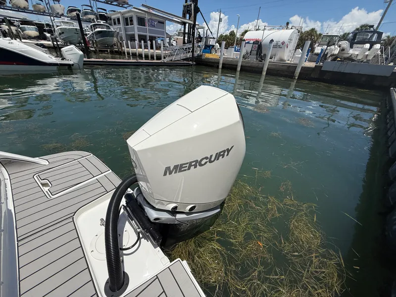 Slide: The Image of Sea Ray SDX 270 Outboard 2026 - 27