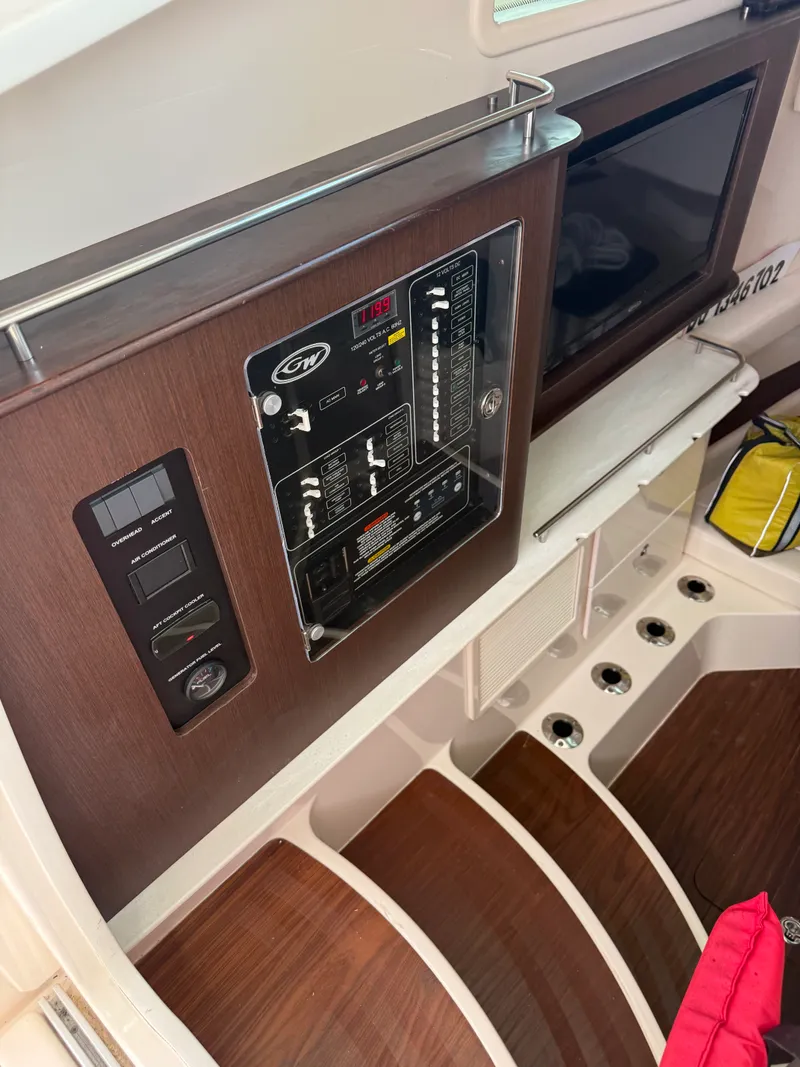 Slide: The Image of Grady-White 386 CANYON 2024 - 68