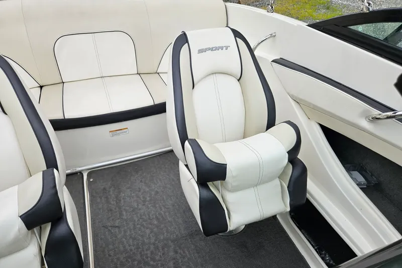 Slide: The Image of Sea Ray 190 SPORT 2013 - 11