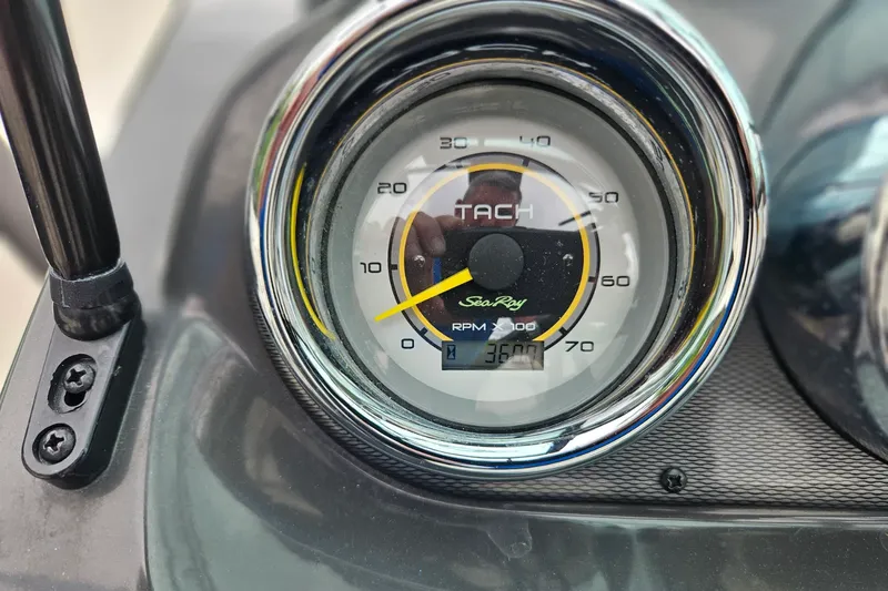 Slide: The Image of Sea Ray 190 SPORT 2013 - 14