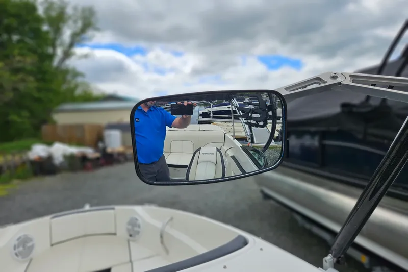 Slide: The Image of Sea Ray 190 SPORT 2013 - 15