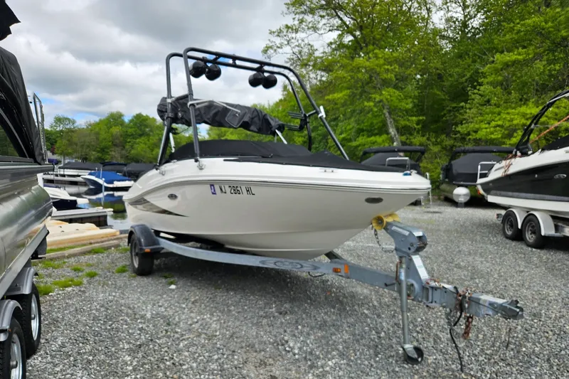 Slide: The Image of Sea Ray 190 SPORT 2013 - 2