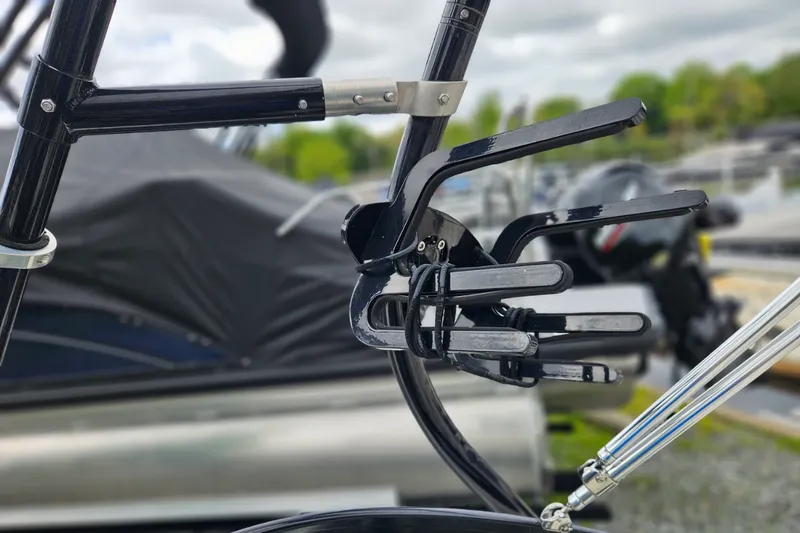 Slide: The Image of Sea Ray 190 SPORT 2013 - 23