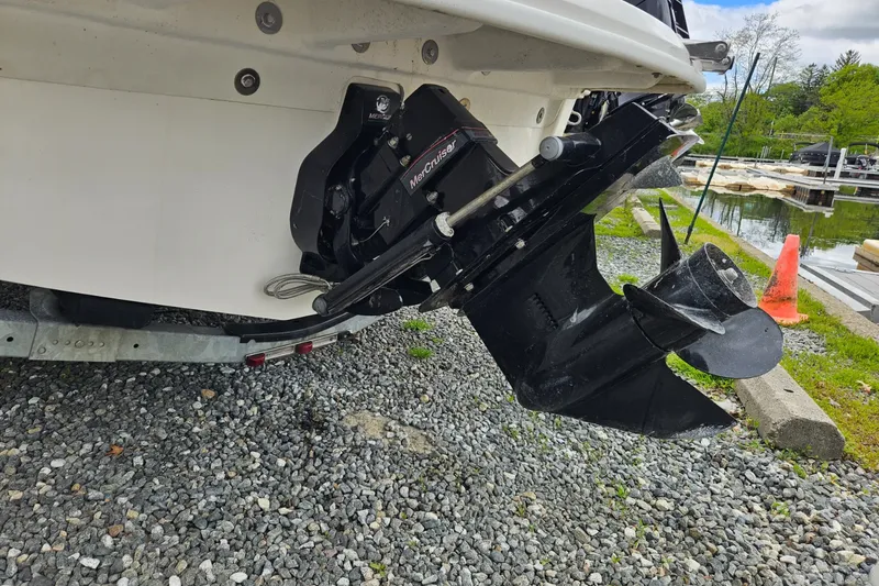 Slide: The Image of Sea Ray 190 SPORT 2013 - 25