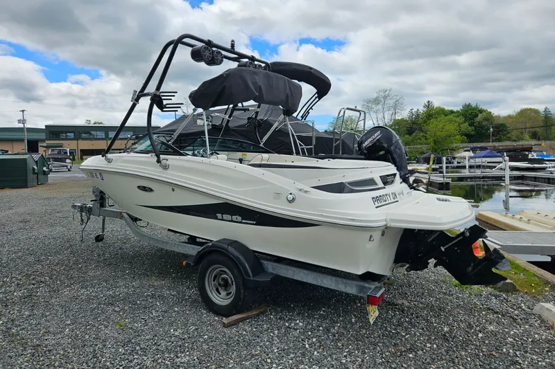 Slide: The Image of Sea Ray 190 SPORT 2013 - 3