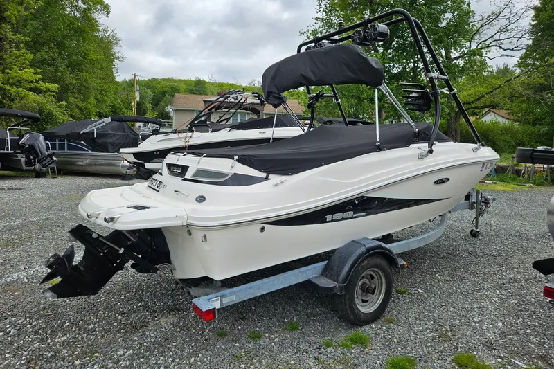 Slide: The Image of Sea Ray 190 SPORT 2013 - 5