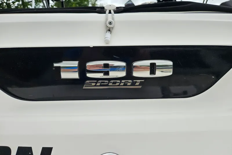 Slide: The Image of Sea Ray 190 SPORT 2013 - 6