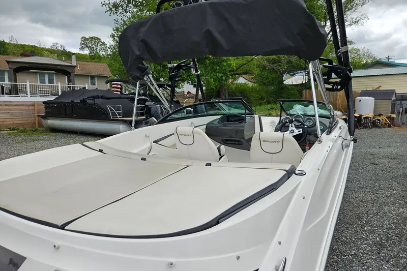 Slide: The Image of Sea Ray 190 SPORT 2013 - 7