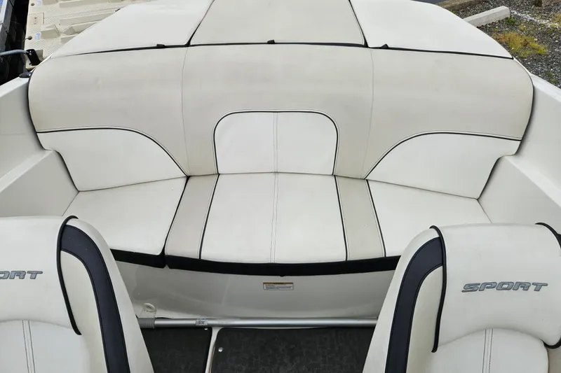 Slide: The Image of Sea Ray 190 SPORT 2013 - 9