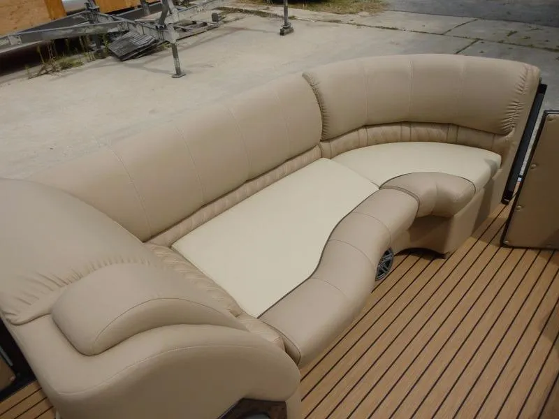 Slide: The Image of 2016 Harris Grand Mariner SEL 250 boat with beige leather seating. - 7