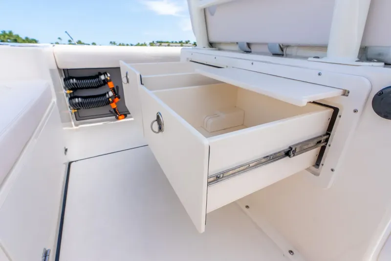 Slide: The Image of Sea Born LX24 Center Console 2027 - 40