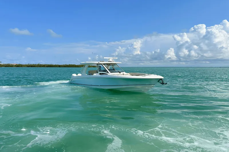 The Image of Boston Whaler 350 REALM 2023 - 0