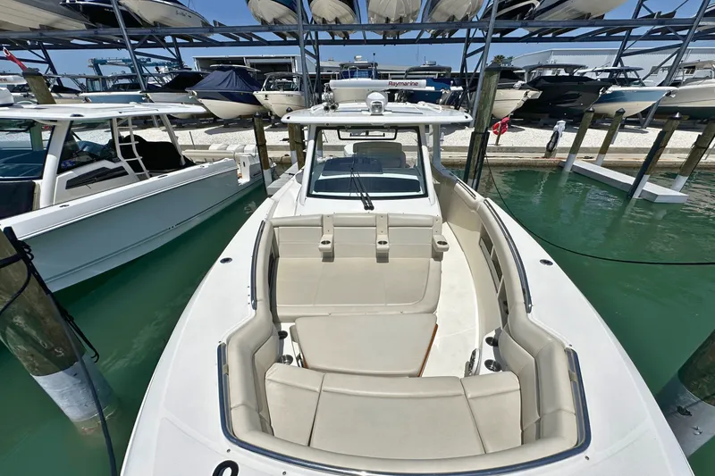Slide: The Image of Boston Whaler 350 REALM 2023 - 12