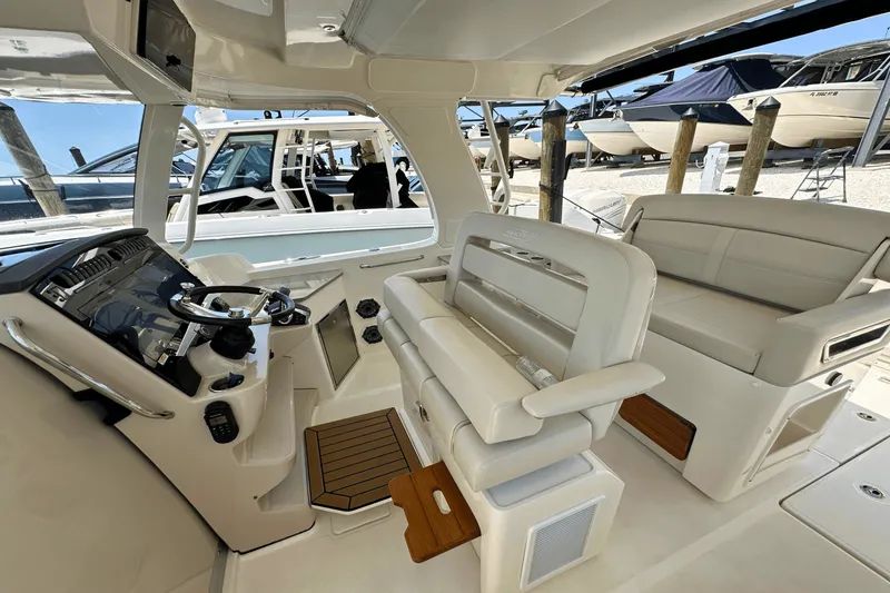 Slide: The Image of Boston Whaler 350 REALM 2023 - 14