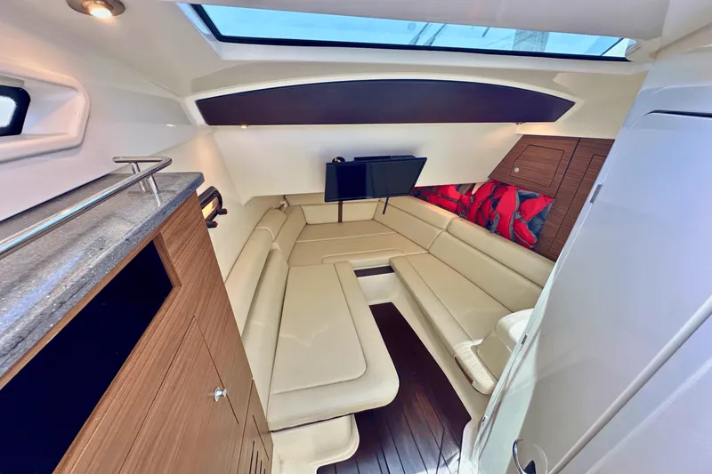 Slide: The Image of Boston Whaler 350 REALM 2023 - 16