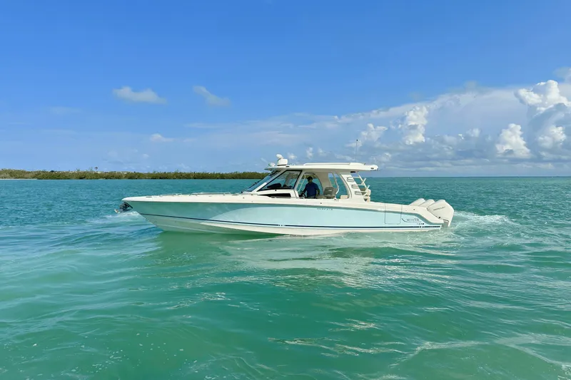 Slide: The Image of Boston Whaler 350 REALM 2023 - 3