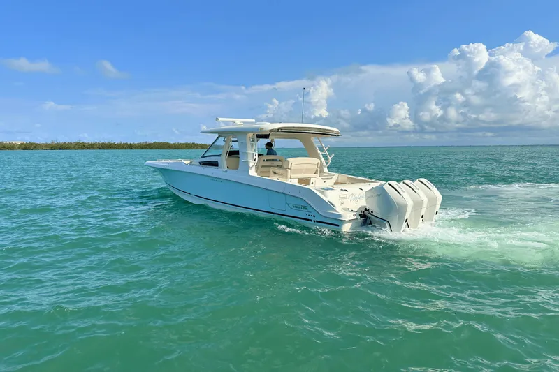 Slide: The Image of Boston Whaler 350 REALM 2023 - 6