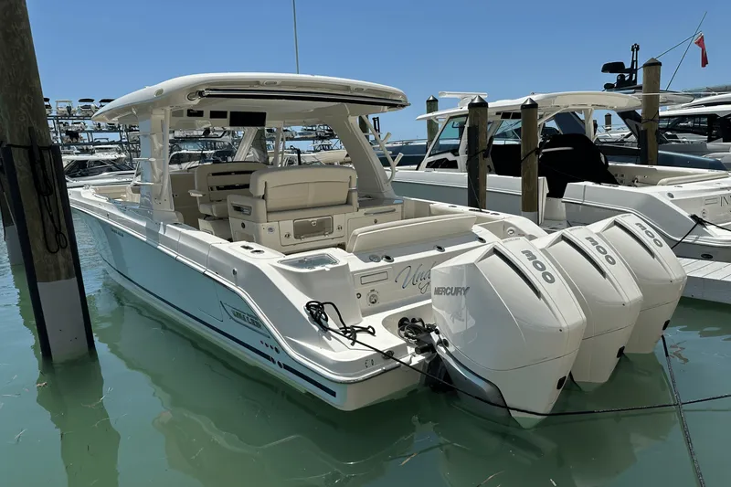 Slide: The Image of Boston Whaler 350 REALM 2023 - 8