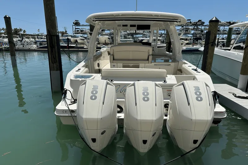 Slide: The Image of Boston Whaler 350 REALM 2023 - 9