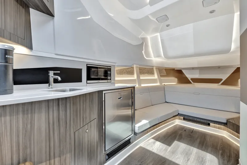 Slide: The Image of Sea Ray 370 SUNDANCER OUTBOARD 2024 - 15