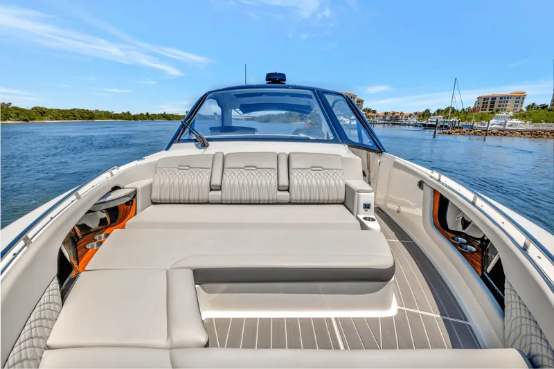 Slide: The Image of Sea Ray 370 SUNDANCER OUTBOARD 2024 - 28