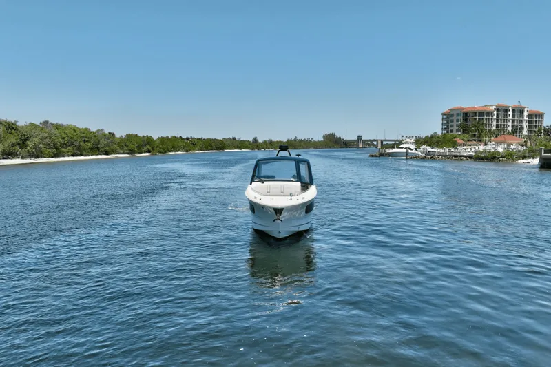 Slide: The Image of Sea Ray 370 SUNDANCER OUTBOARD 2024 - 32