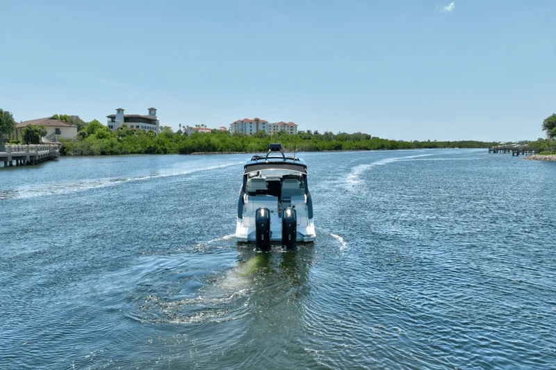 Slide: The Image of Sea Ray 370 SUNDANCER OUTBOARD 2024 - 35