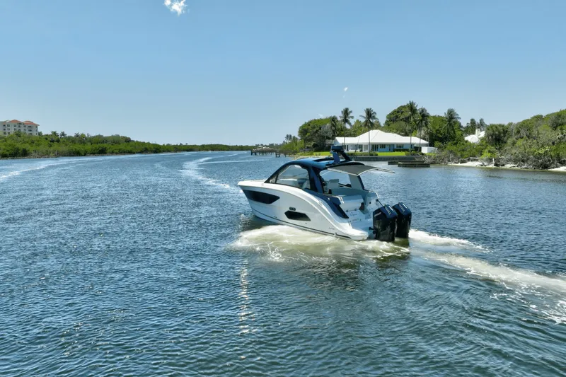 Slide: The Image of Sea Ray 370 SUNDANCER OUTBOARD 2024 - 36
