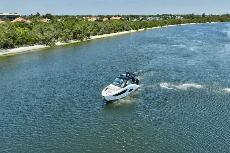 Slide: The Image of Sea Ray 370 SUNDANCER OUTBOARD 2024 - 46