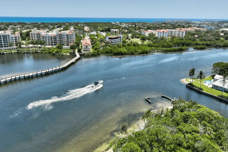 Slide: The Image of Sea Ray 370 SUNDANCER OUTBOARD 2024 - 48