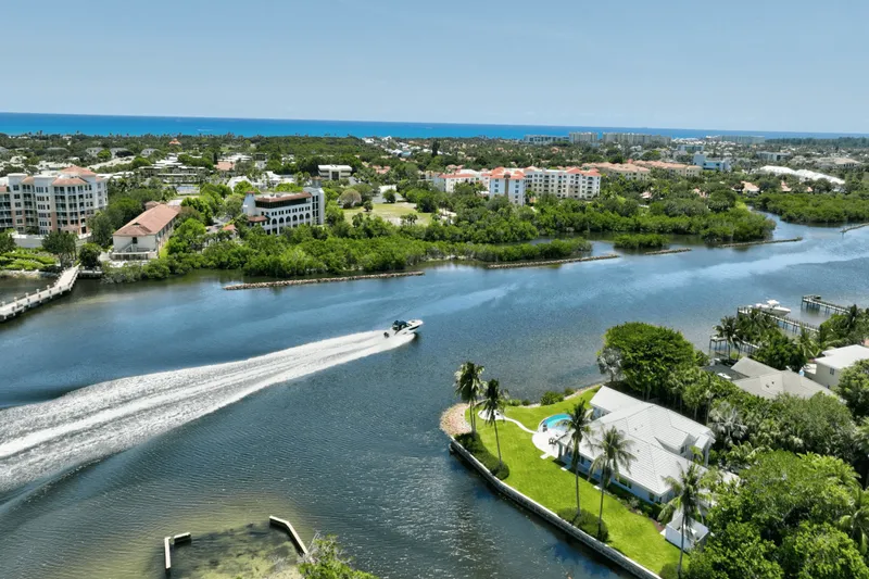 Slide: The Image of Sea Ray 370 SUNDANCER OUTBOARD 2024 - 49