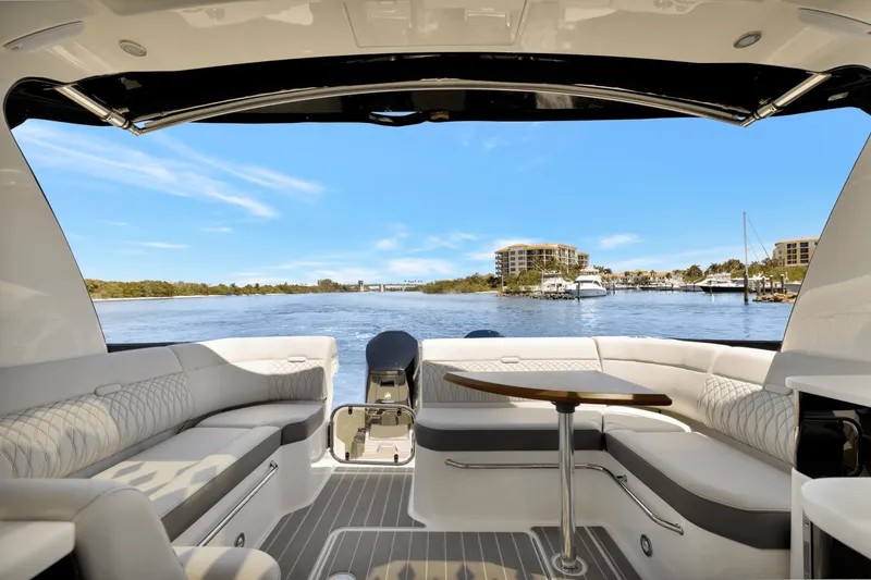 Slide: The Image of Sea Ray 370 SUNDANCER OUTBOARD 2024 - 7