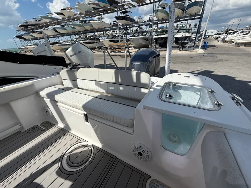 Slide: The Image of Sea Fox 248 COMMANDER 2021 - 10