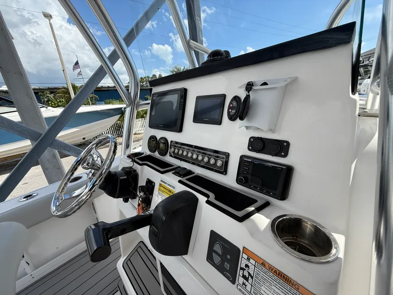 Slide: The Image of Sea Fox 248 COMMANDER 2021 - 6