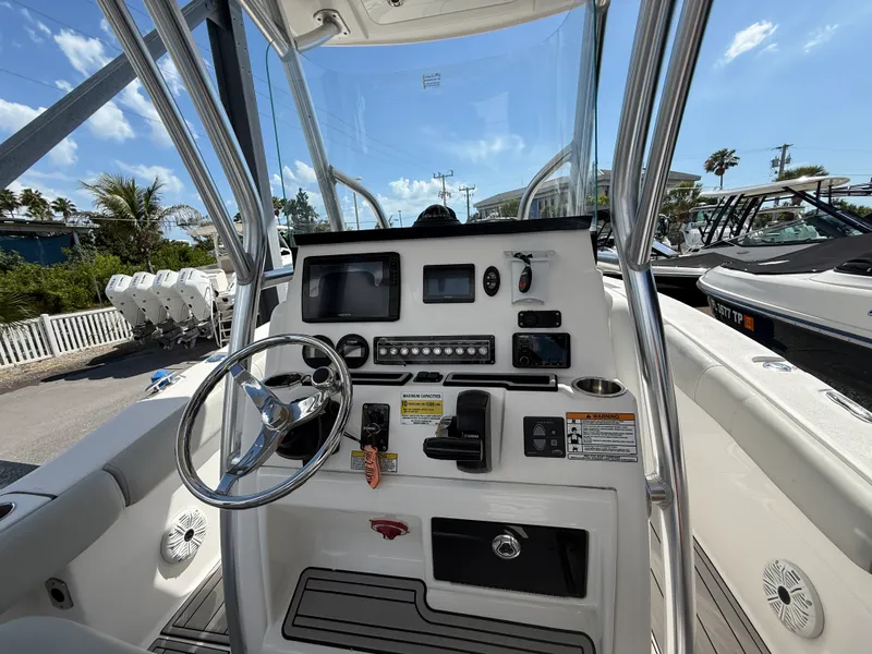 Slide: The Image of Sea Fox 248 COMMANDER 2021 - 7