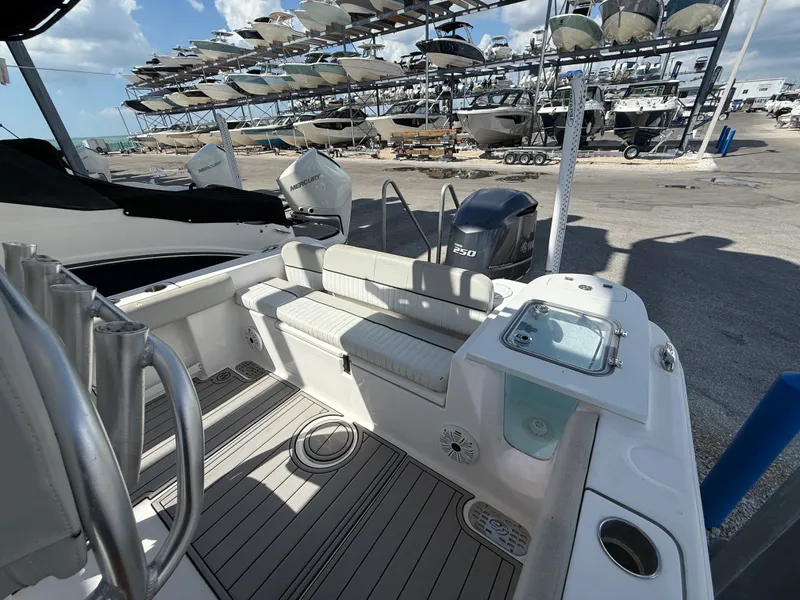 Slide: The Image of Sea Fox 248 COMMANDER 2021 - 9