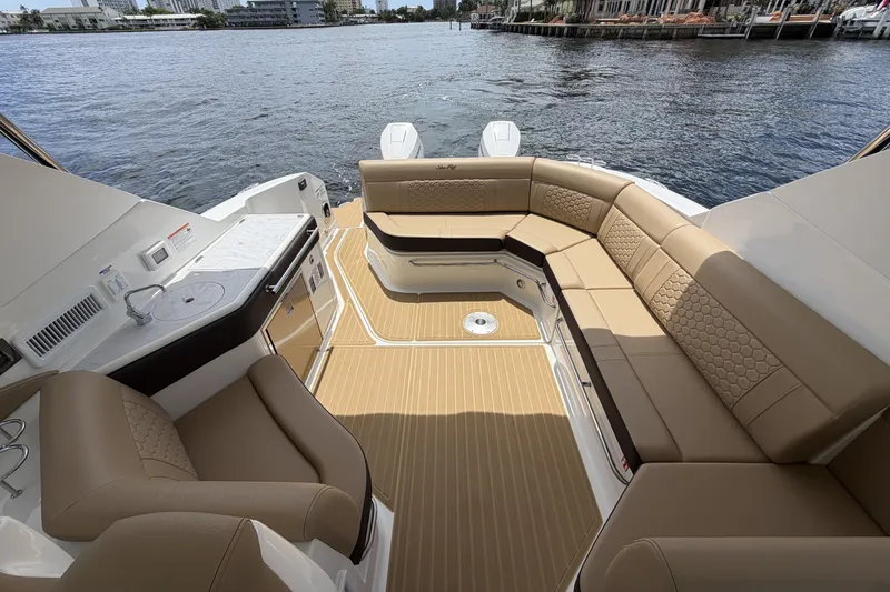 Slide: The Image of Sea Ray Sundancer 320 Outboard 2026 - 30