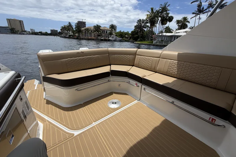 Slide: The Image of Sea Ray Sundancer 320 Outboard 2026 - 31