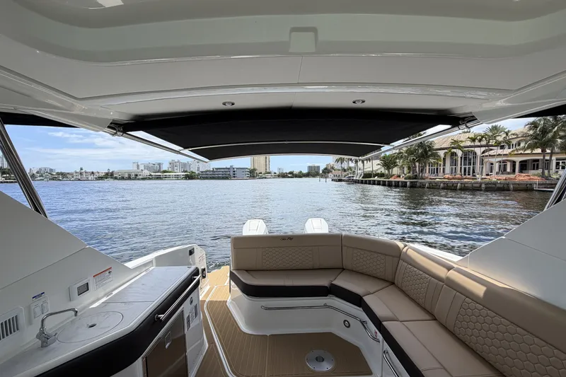 Slide: The Image of Sea Ray Sundancer 320 Outboard 2026 - 36