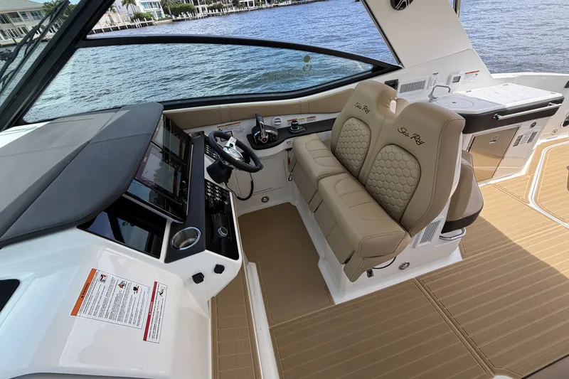 Slide: The Image of Sea Ray Sundancer 320 Outboard 2026 - 43