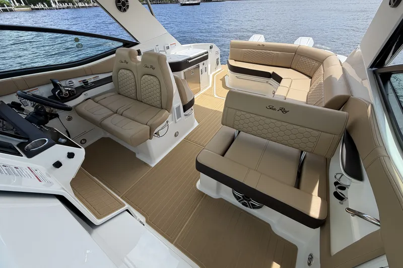 Slide: The Image of Sea Ray Sundancer 320 Outboard 2026 - 45