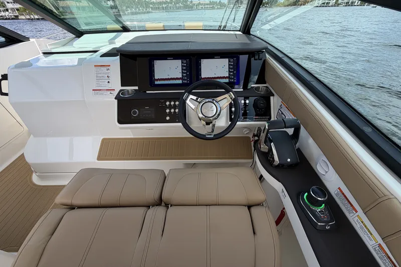 Slide: The Image of Sea Ray Sundancer 320 Outboard 2026 - 46