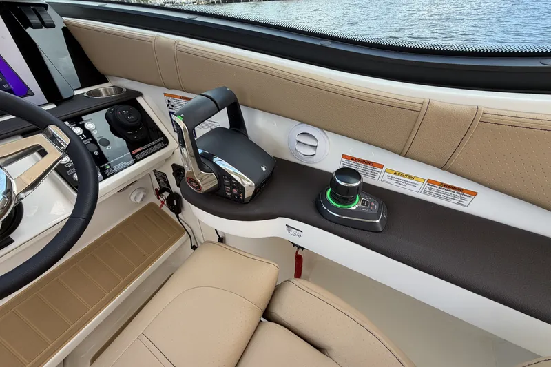 Slide: The Image of Sea Ray Sundancer 320 Outboard 2026 - 48